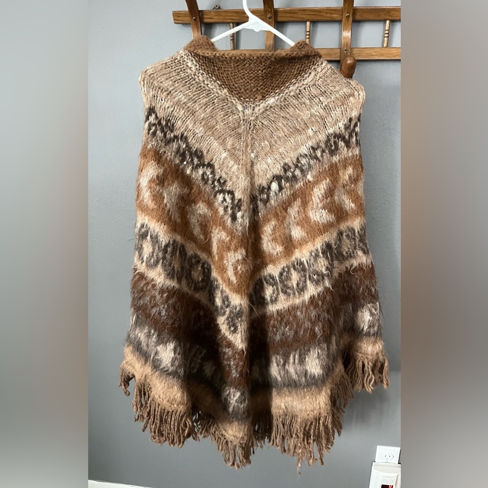 Vintage hand-knitted alpaca wool poncho - Picture 2 of 5